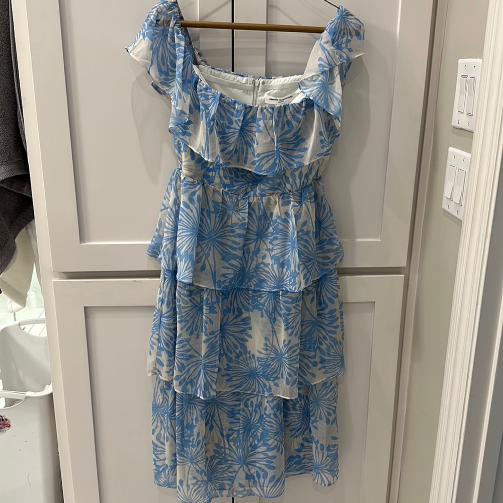 NWT Amanda Uprichard blue and cream tiered dress